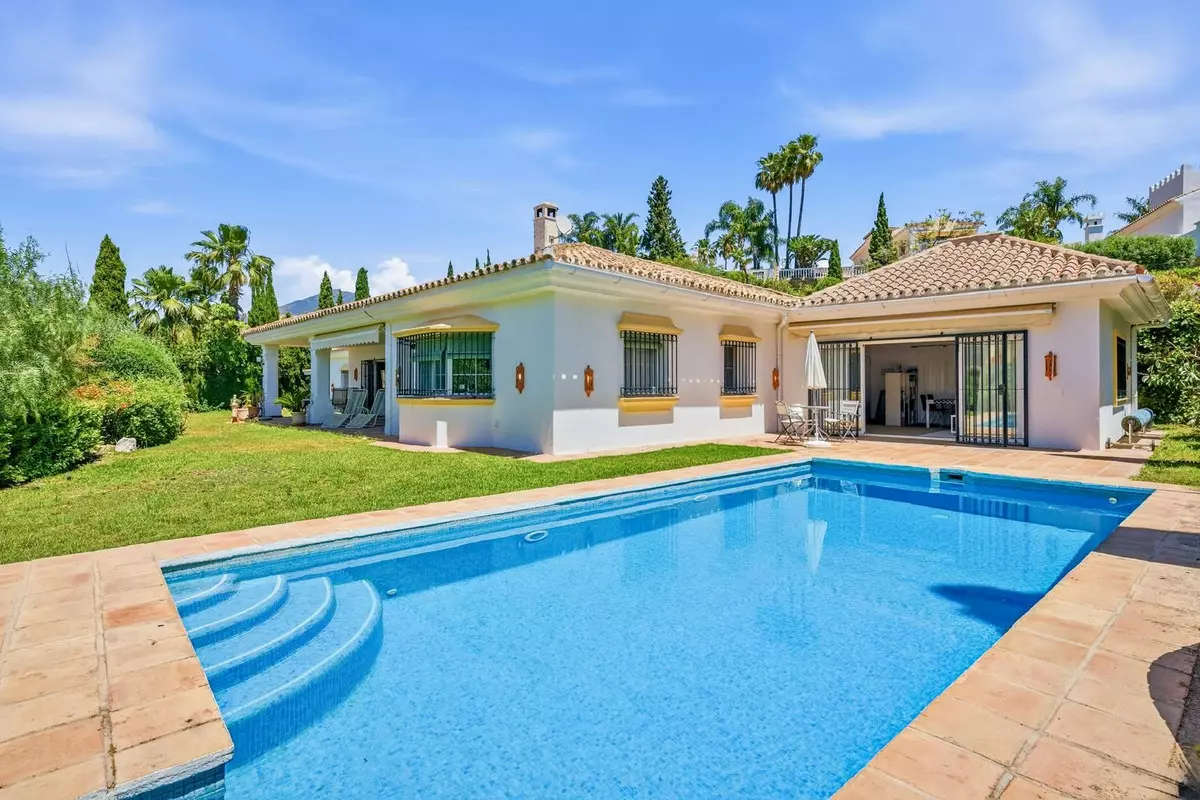 2-bedroom Villa In Benahavis, Spain (266 M²)