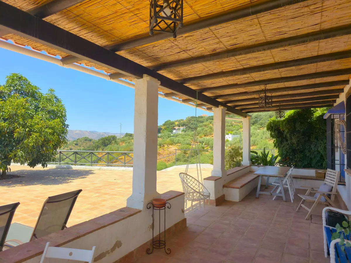 3-bedroom Villa In Riogordo, Spain (229 M²)