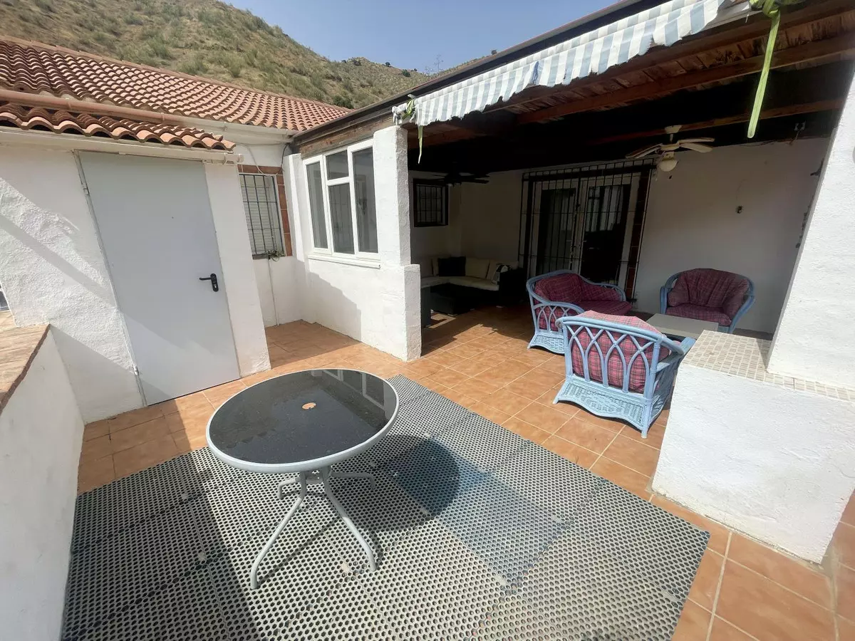 3-bedroom Villa In Álora, Spain (123 M²)