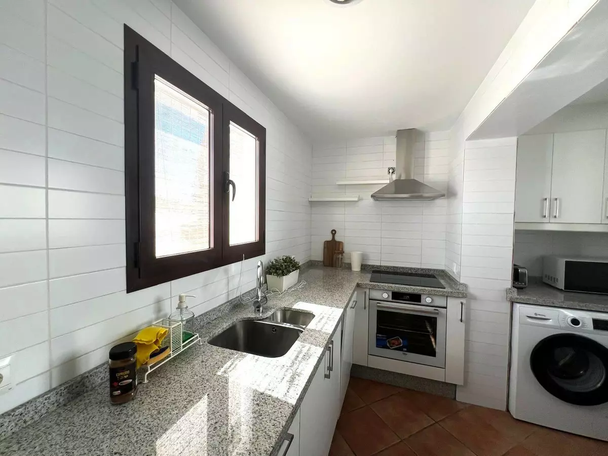 2-bedroom Apartment In Estepona, Spain (87 M²)