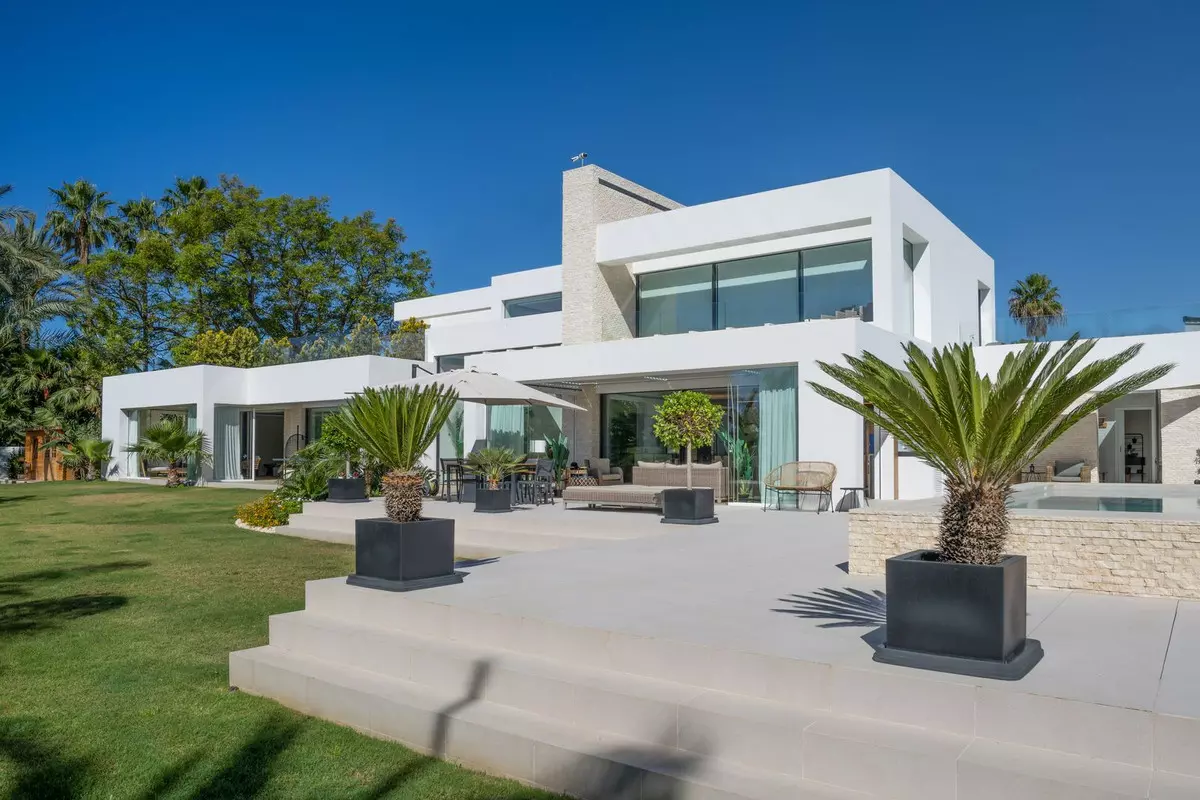 7-bedroom Villa In Estepona, Spain (1.373 M²)