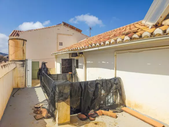 10-bedroom Town House In Cómpeta, Spain (468 M²)