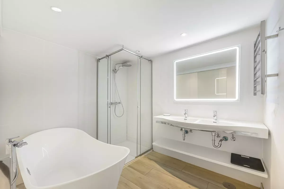 6-bedroom Villa In Manilva, Spain (501 M²)