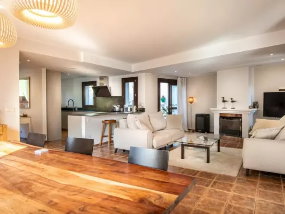 4-bedroom Villa In Estepona, Spain (240 M²)
