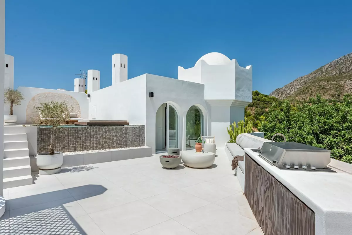 3-bedroom Apartment In Marbella, Spain (223 M²)
