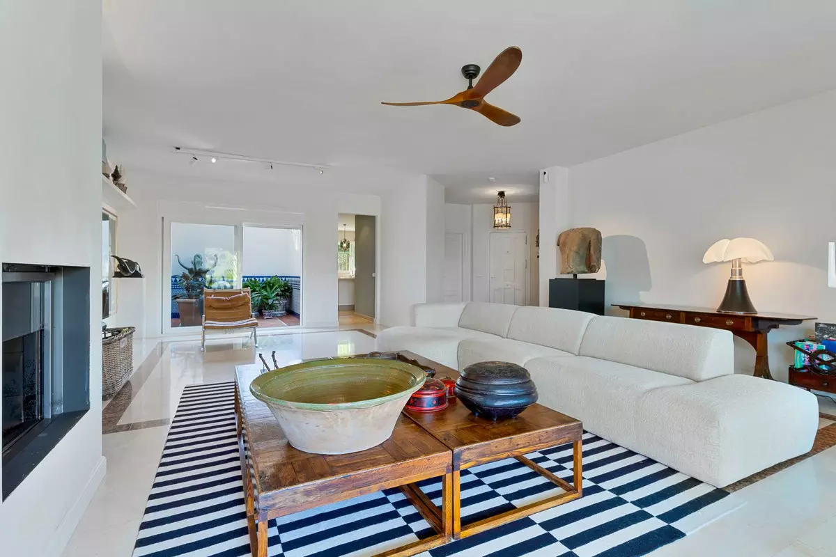 3-bedroom Villa In Estepona, Spain (272 M²)