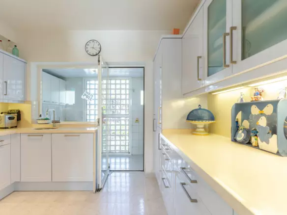 3-bedroom Apartment In Marbella, Spain (312 M²)