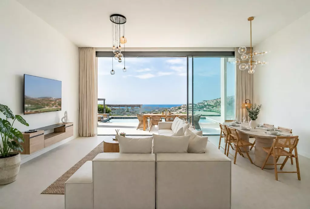 3-bedroom Villa In Benahavis, Spain (211 M²)