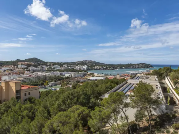 4-bedroom Apartment In Calvià, Spain (155 M²)
