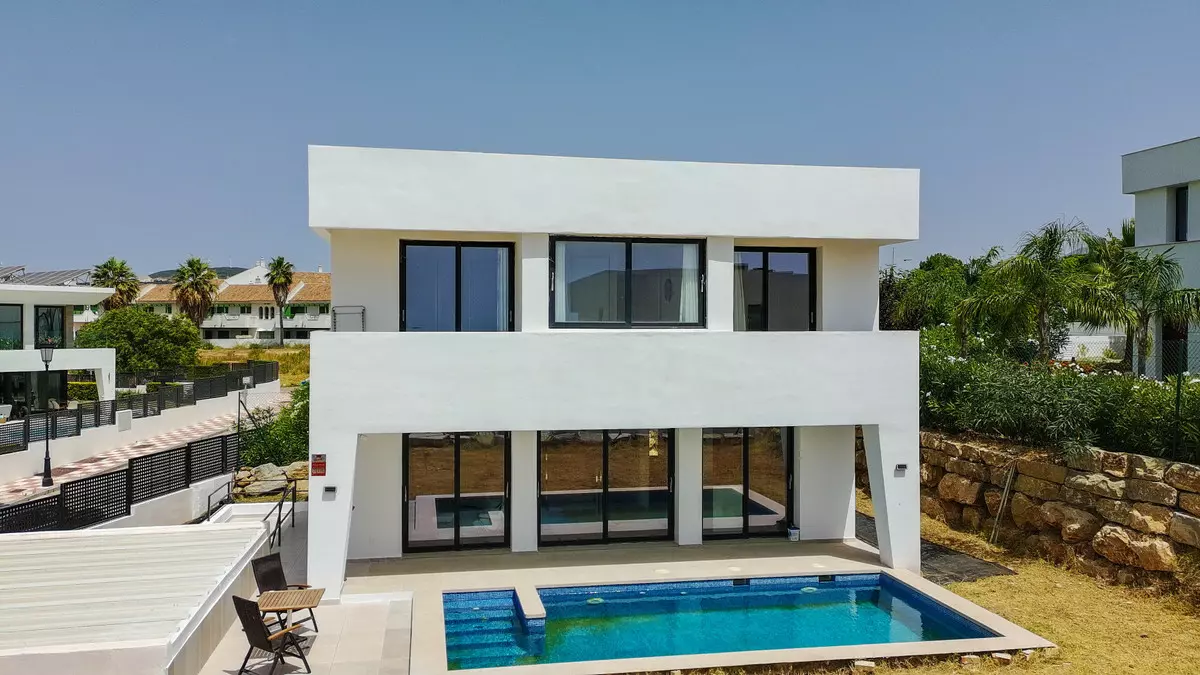 3-bedroom Villa In Manilva, Spain (218 M²)