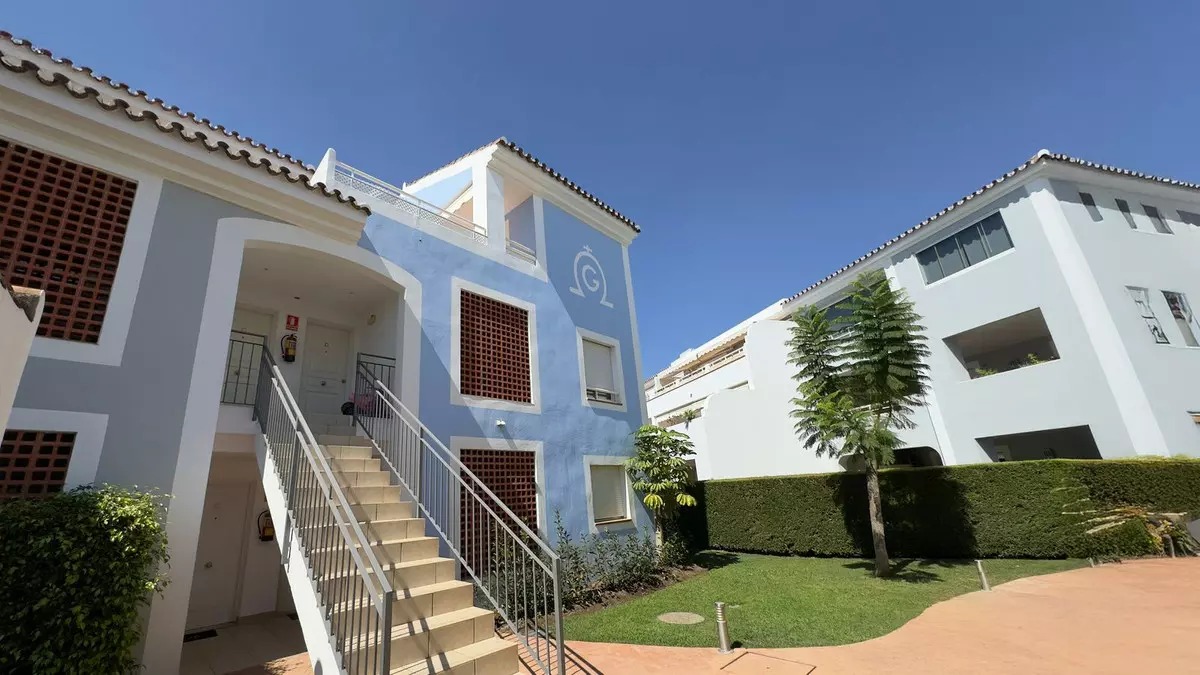 2-bedroom Apartment In Estepona, Spain (92 M²)