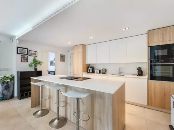 3-bedroom Apartment In Marbella, Spain (154 M²)