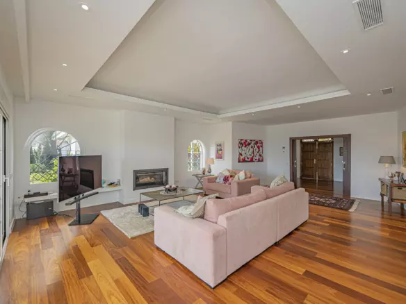 4-bedroom Villa In Estepona, Spain (384 M²)