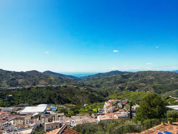 5-bedroom Villa In Cómpeta, Spain (299 M²)