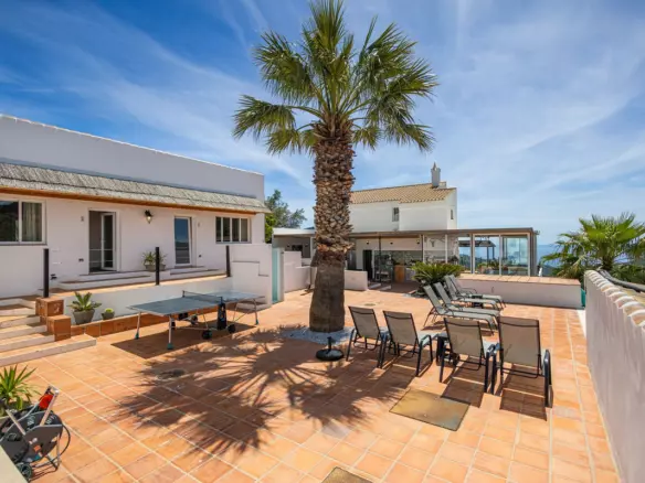 7-bedroom Villa In Cómpeta, Spain (381 M²)