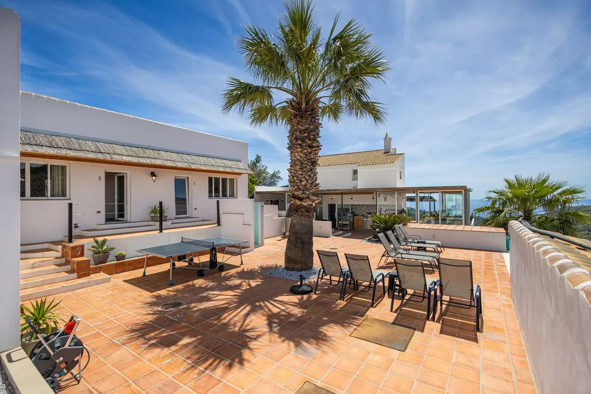 7-bedroom Villa In Cómpeta, Spain (381 M²)