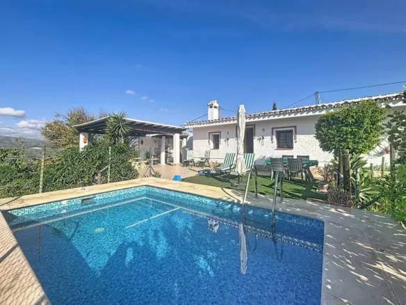 3-bedroom Villa In Vélez – Málaga, Spain (124 M²)