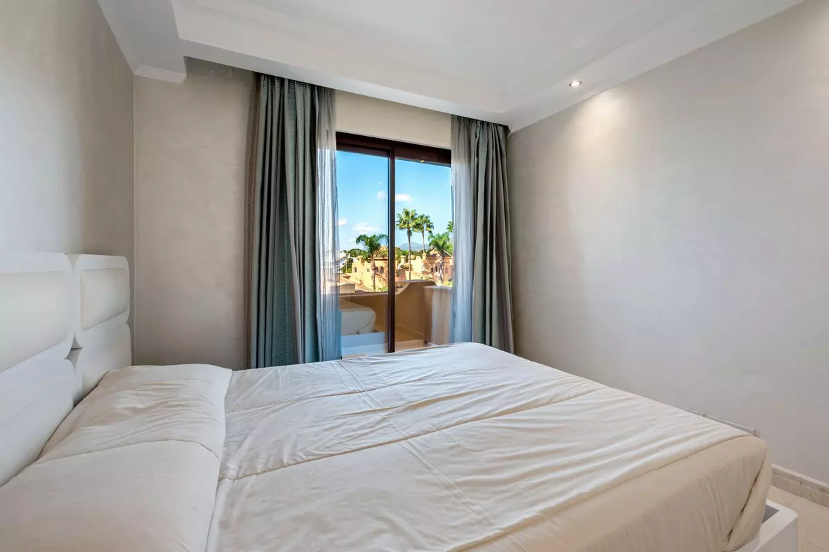 3-bedroom Apartment In Estepona, Spain (159 M²)