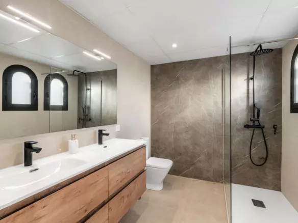 3-bedroom Town House In Estepona, Spain (170 M²)