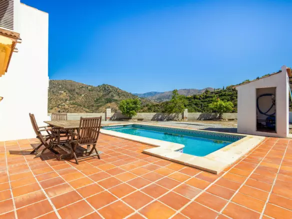 3-bedroom Country House In Cómpeta, Spain (178 M²)