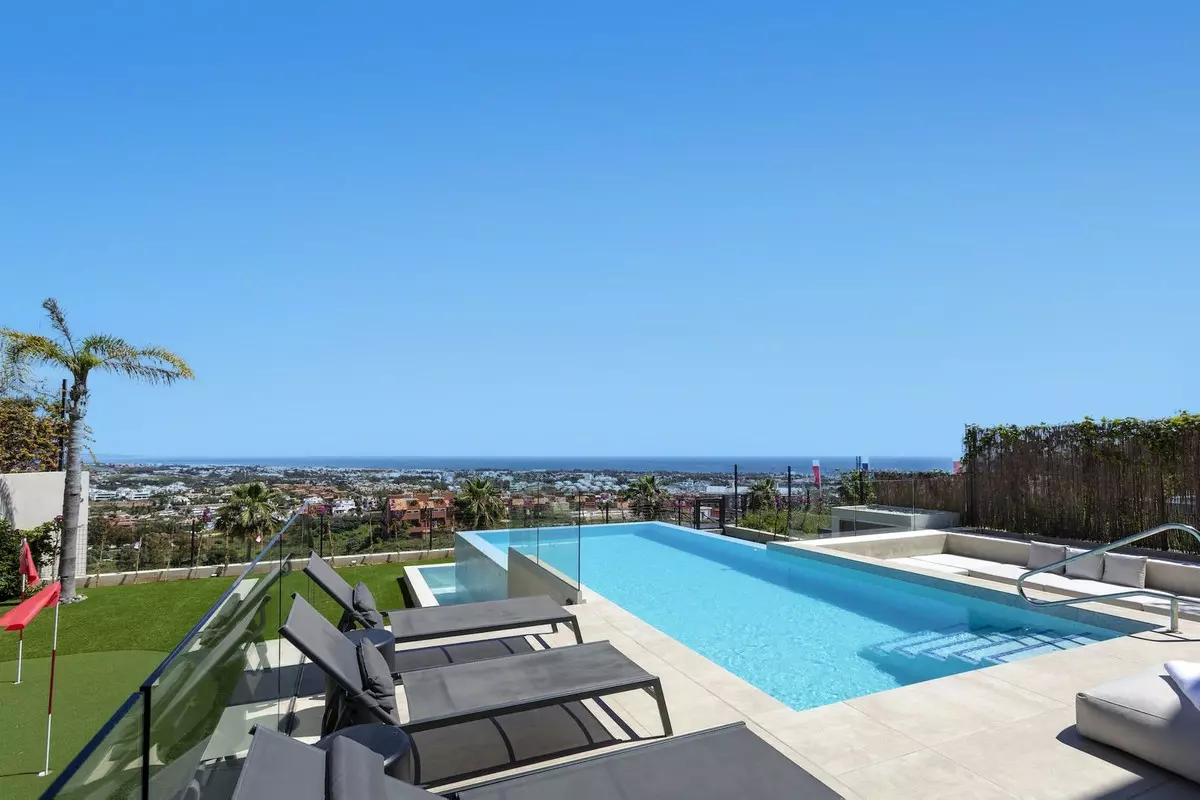 5-bedroom Villa In Benahavis, Spain (407 M²)