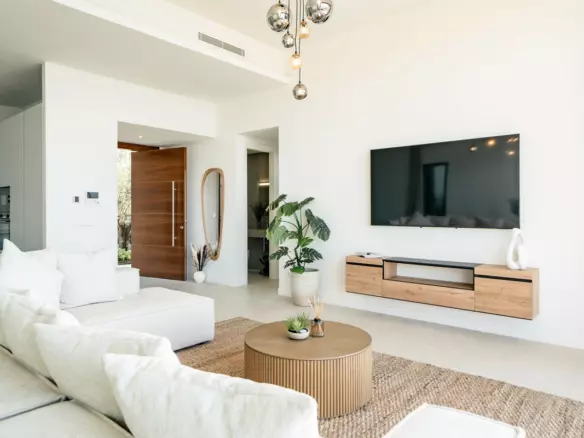 3-bedroom Villa In Benahavis, Spain (211 M²)