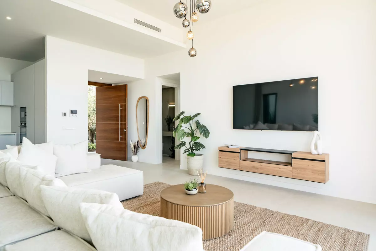 3-bedroom Villa In Benahavis, Spain (211 M²)