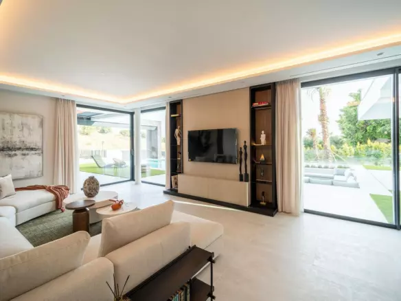 6-bedroom Villa In Estepona, Spain (1.182 M²)