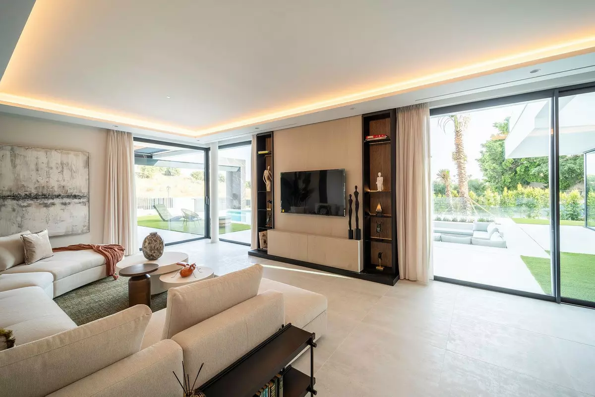 6-bedroom Villa In Estepona, Spain (1.182 M²)