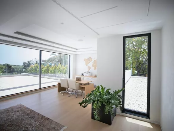 7-bedroom Villa In Estepona, Spain (1.373 M²)
