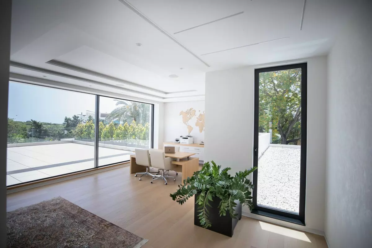 7-bedroom Villa In Estepona, Spain (1.373 M²)