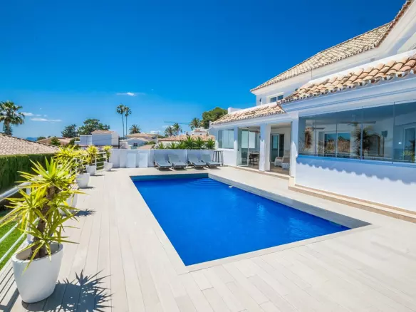 6-bedroom Villa In Estepona, Spain (483 M²)
