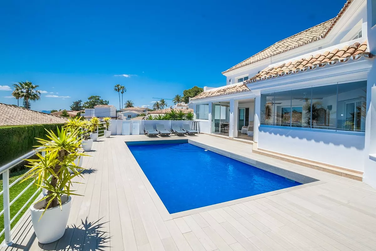 6-bedroom Villa In Estepona, Spain (483 M²)