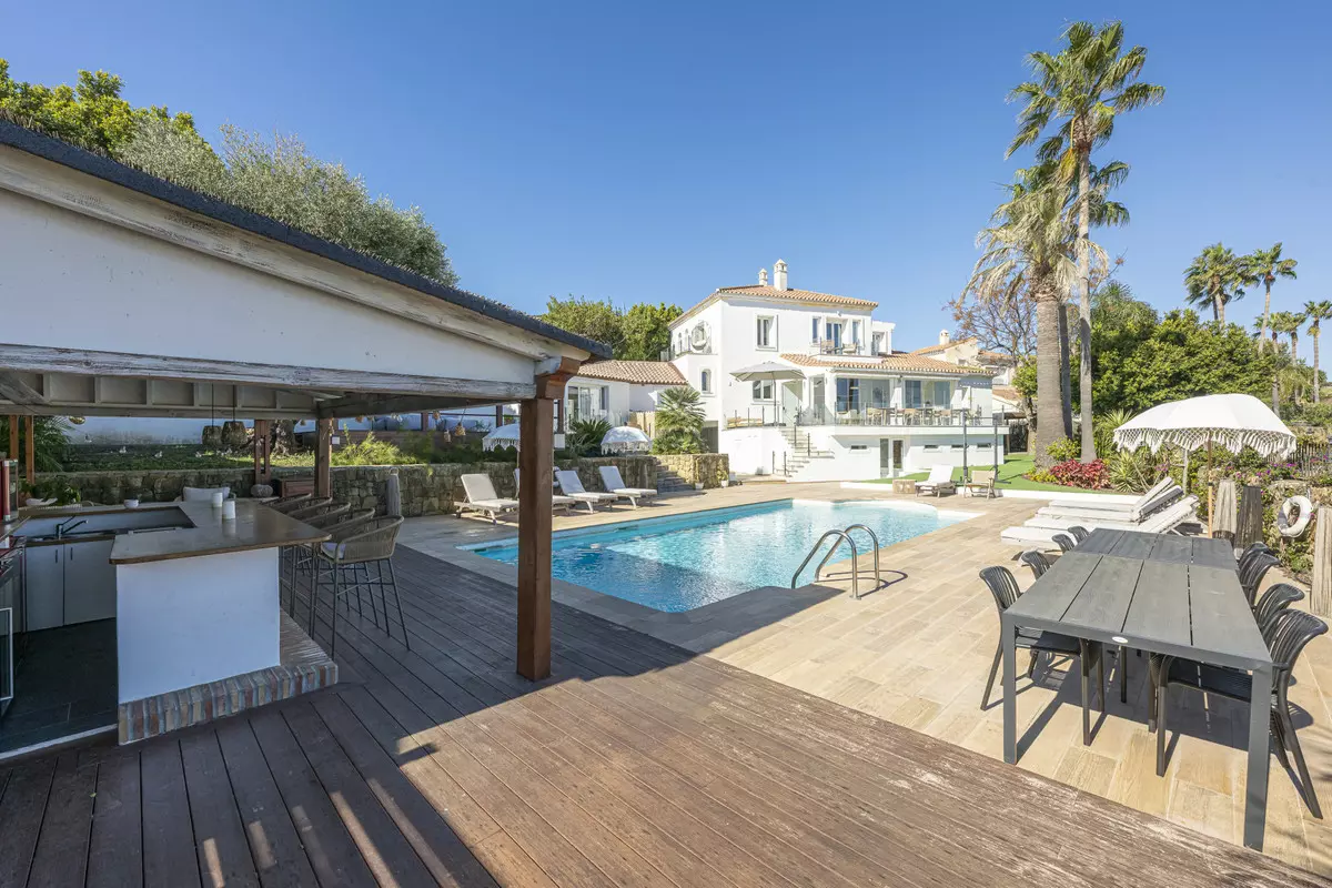 6-bedroom Villa In Manilva, Spain (501 M²)