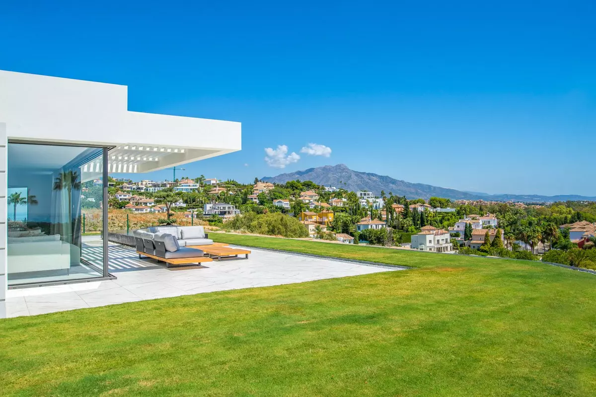 3-bedroom Apartment In Estepona, Spain (180 M²)