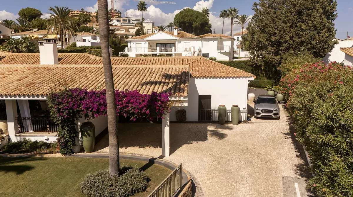 5-bedroom Villa In Estepona, Spain (595 M²)