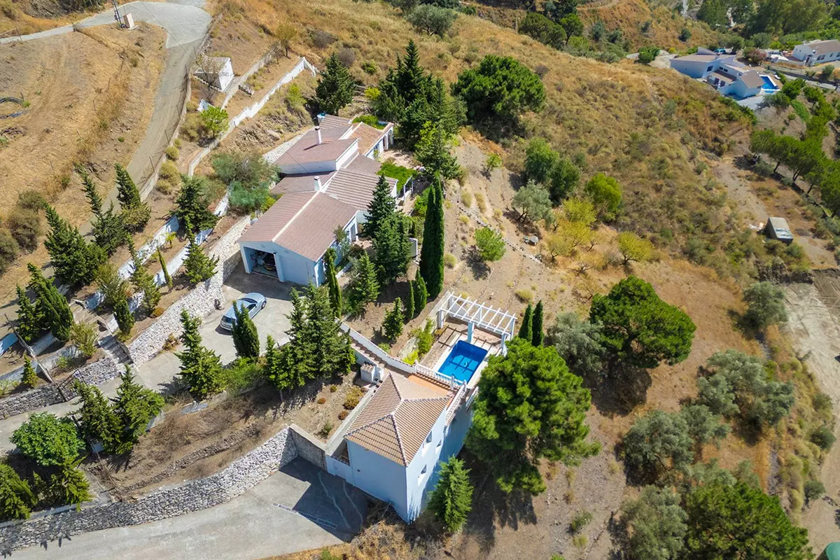 4-bedroom Villa In Cómpeta, Spain (278 M²)