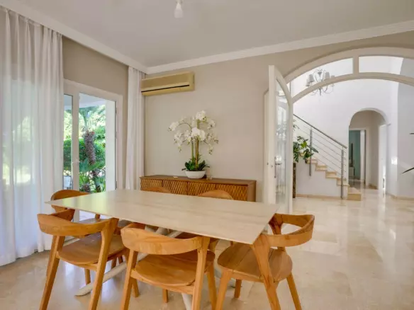 3-bedroom Villa In Estepona, Spain (238 M²)