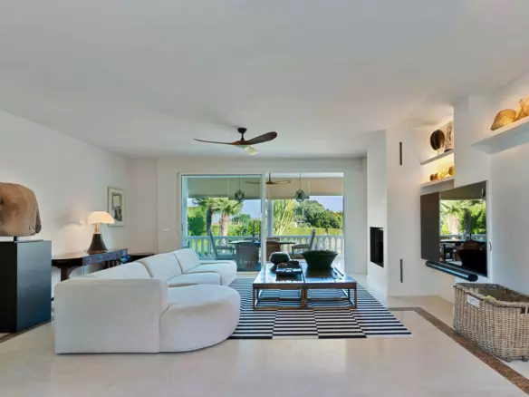 3-bedroom Villa In Estepona, Spain (272 M²)