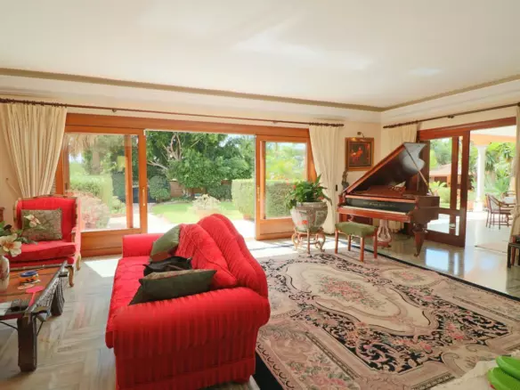 6-bedroom Villa In Estepona, Spain (531 M²)