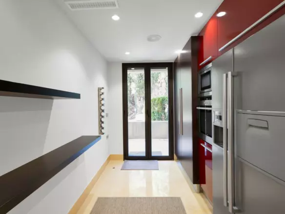 3-bedroom Apartment In Marbella, Spain (283 M²)