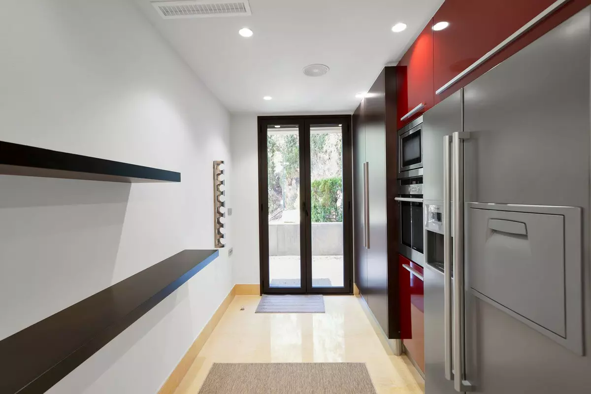 3-bedroom Apartment In Marbella, Spain (283 M²)