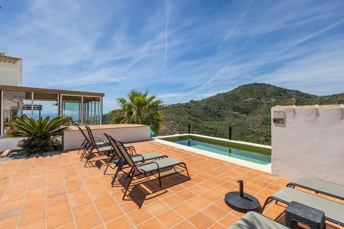 7-bedroom Villa In Cómpeta, Spain (381 M²)