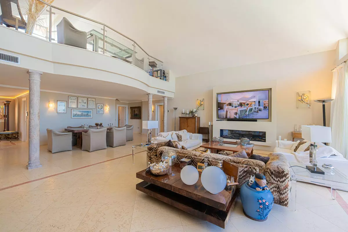 3-bedroom Apartment In Marbella, Spain (263 M²)