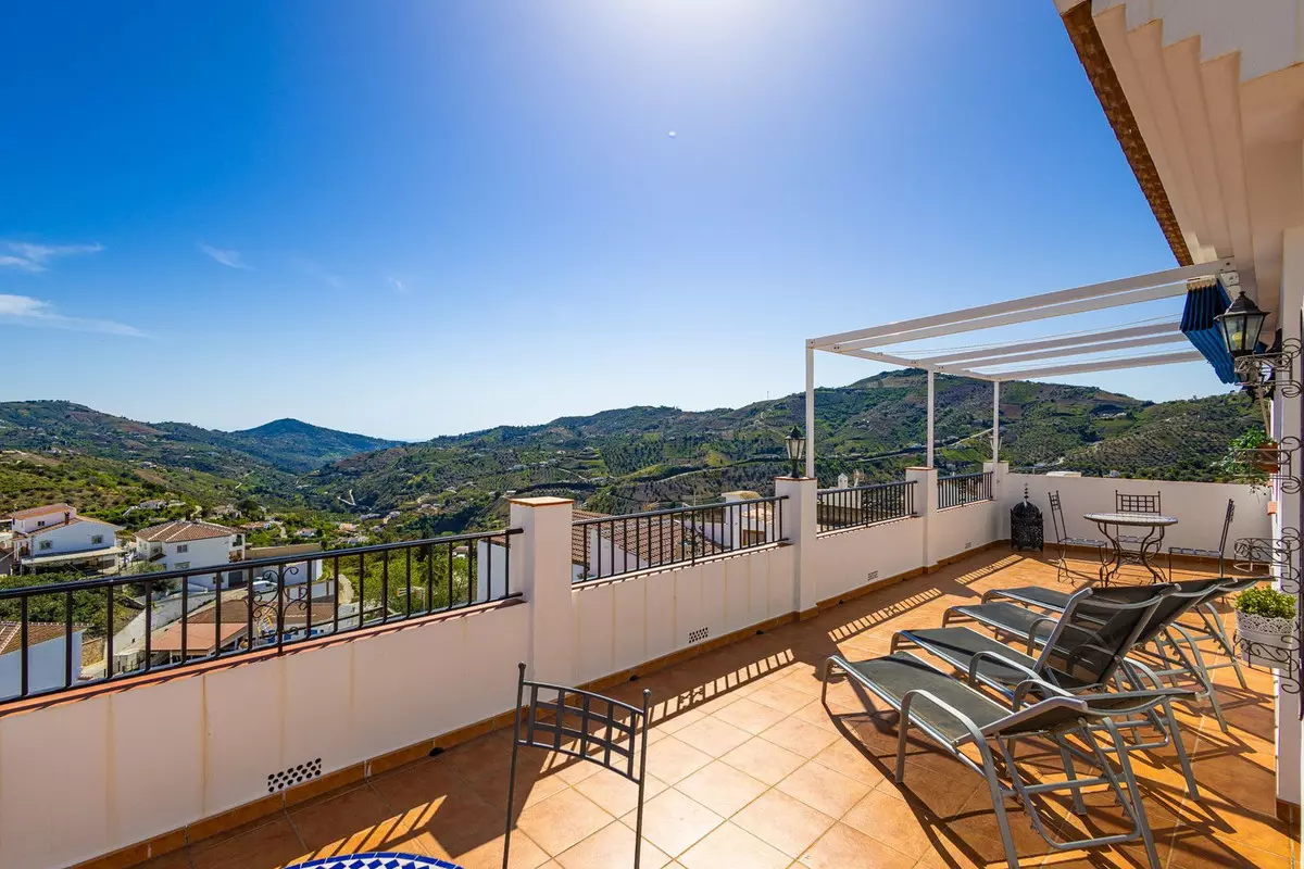 5-bedroom Town House In Canillas De Albaida, Spain (449 M²)