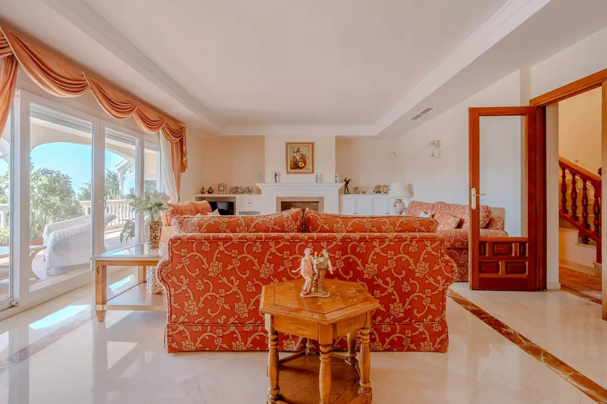 5-bedroom Villa In Estepona, Spain (282 M²)