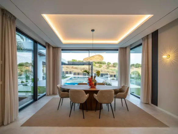 6-bedroom Villa In Estepona, Spain (1.182 M²)