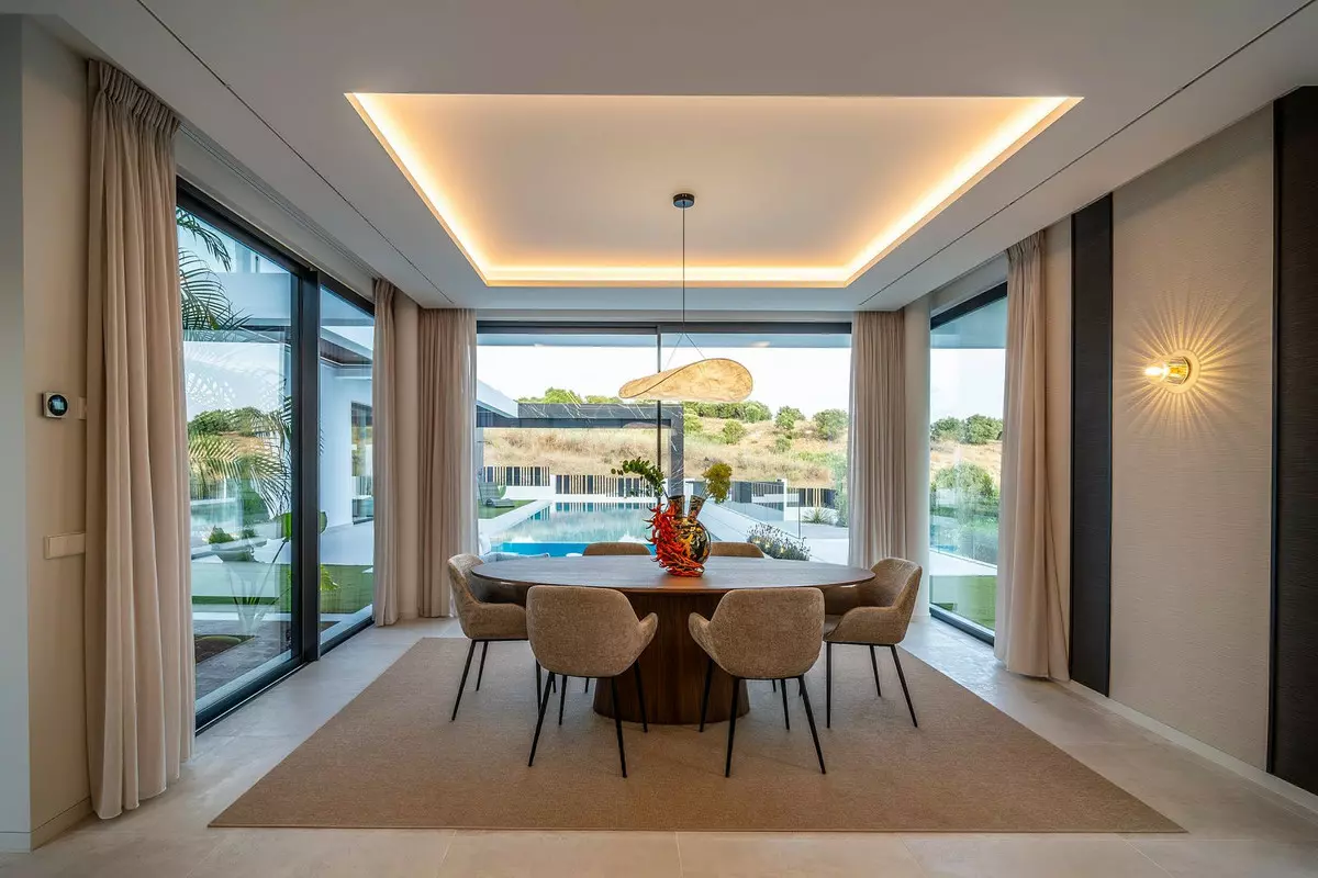 6-bedroom Villa In Estepona, Spain (1.182 M²)