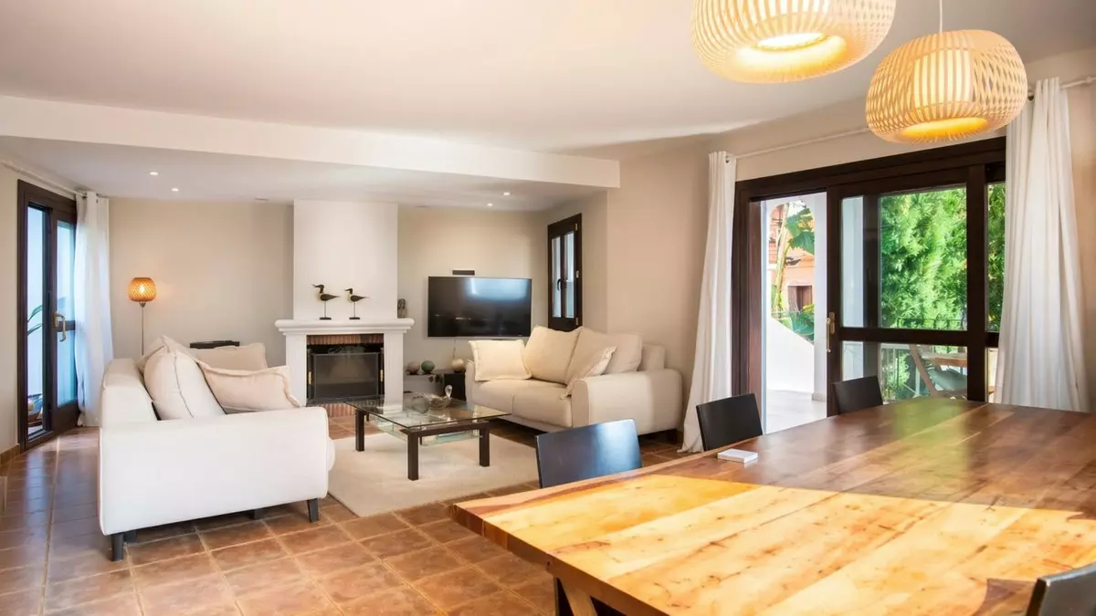 4-bedroom Villa In Estepona, Spain (240 M²)