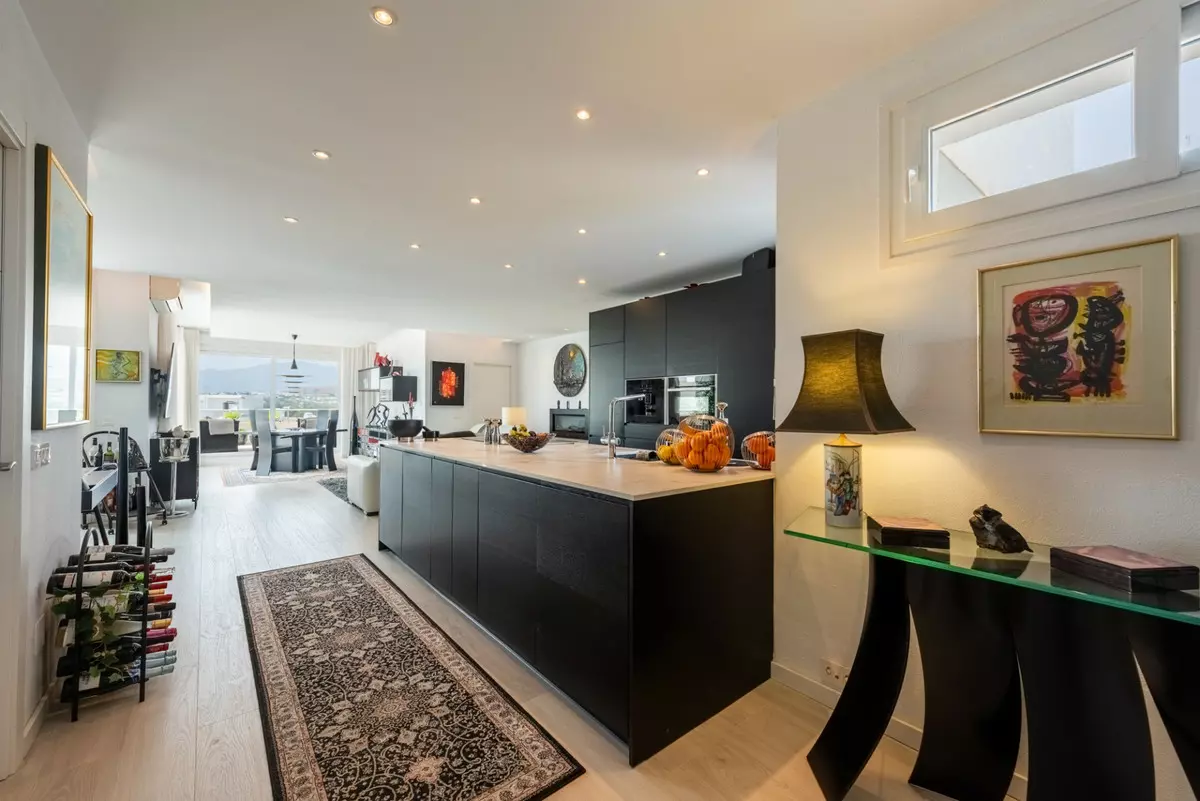 2-bedroom Apartment In Marbella, Spain (173 M²)
